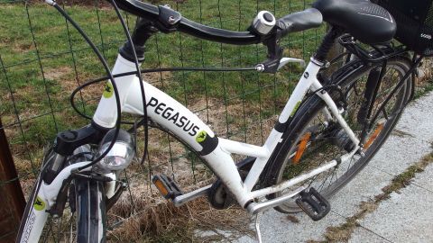 Mit Backofenspray wird das Fahrrad wieder glänzend sauber!