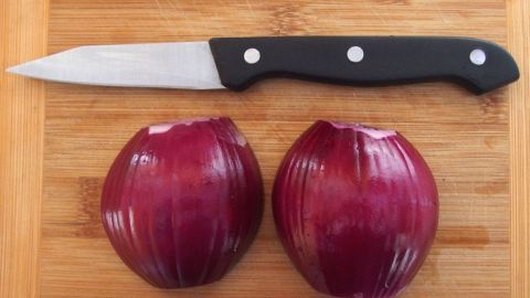 Zwiebeln gegen Wespenstiche - das Jucken lässt nach und es entsteht fast keine Schwellung.