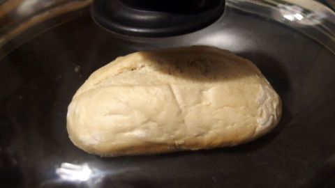 Energiesparendes Aufbacken von Brötchen in der Bratpfanne oder einem flachen Edelstahltopf.
