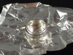 Schmuck in Alufolie verpacken