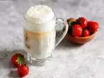 Alster mit Erdbeerjoghurt