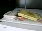 Mit Büchern Kühlgeräte auf Isolation testen