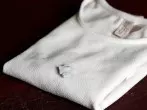 Kaugummi in Kleidung aus Polyester