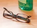 Brillengläser auch auf Reisen geschickt putzen