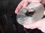 Glaskeramikfeld mit alten CDs säubern