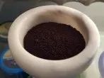 Geruch im Kühlschrank mit Kaffeepulver bekämpfen