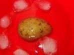 <strong>Kartoffeln</strong> einfacher schälen mit Eiswasser