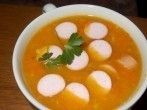 <strong>K&uuml;rbissuppe</strong> mit W&uuml;rstchen und Mettkl&ouml;&szlig;chen