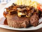 Zwiebelrostbraten mit Spätzle