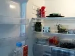 Kühl- und Gefrierschrank mit Essig und Wasser reinigen