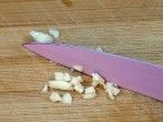 Frischen <strong>Knoblauch</strong> nie durch die Presse zerkleinern
