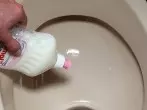 Saubere Toilette nach dem Urlaub