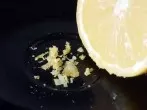 Streusel mit ungespritzter Zitronenschale