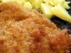 <strong>Schnitzel</strong> mit Zitronensaft panieren