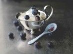 Blitzeis mit Blaubeeren
