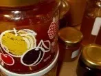 Ein schnelles Glas Marmelade herstellen aus Obstresten