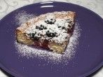 Kuchen mit Kirschen, Äpfeln, Pfirsich