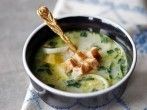 Cremige Kartoffel-Lauchsuppe mit Brotwürfeln & Aalstückchen