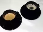 Kaffeerunde: Thermoskannen mit verschiedenen Kaffeesorten