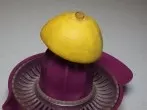 Zitrone auspressen leichtgemacht