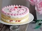 Kuchen direkt auf der Kuchenplatte dekorieren