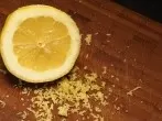 Zitronenschale zum Kuchenbacken
