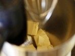 Kuchenteig: Kalte Butter mit dem F&ouml;n erw&auml;rmen