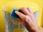 Küchenmülleimer putzen - wie man eine ungeliebte Arbeit leichter macht