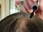Soforthilfe für grauen Haaransatz: Wimpernfarbe