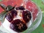 Karamellisierte Pflaumen auf Vanille-Quarkcreme - Poesie auf der Zunge