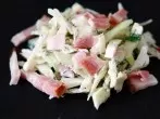 Warmer Krautsalat mit Speckwürfeln