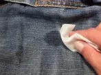 Gras- & Dreckflecken aus der Jeans leicht entfernen