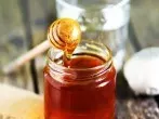 Erste Hilfe wenn es im Hals kratzt - Heißgetränk Honigwasser