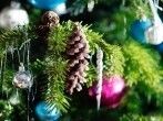 Glänzender Baumschmuck/Weihnachtskugeln: mit Essigwasser