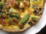 Grüner Frühlingskuchen mit Spargel, Brokkoli & Champignons
