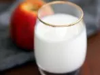 Frühstücksgetränk: Apfel-Milch-Joghurt-Buttermilch-Mix