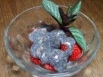 <strong>Erdbeeren</strong> mit weißer Schokolade & Mohn