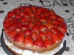 Windbeuteltorte mit frischen <strong>Erdbeeren</strong>