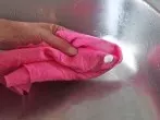 Edelstahl Waschbecken mit Zahnpasta reinigen