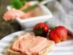 Raffinierter Brotaufstrich - Erdbeerbutter mit Minze