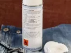 Wandfarbe in Kleidung mit Backofenschaum entfernen