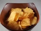 Altbackene Chips und Flips wieder genießbar machen