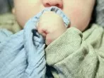 Erleichterung für das zahnende Baby: Kalte Mullwindel