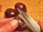 Obsthände: Hände von Obstflecken befreien