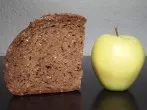 Brot bleibt länger frisch - mit einem Apfel