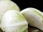 Kraut gleichmäßig sehr dünn schneiden