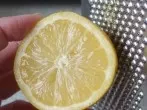 Abrieb von Zitronenschale konservieren
