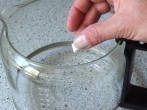 Eingebrannte Glaskanne von Kaffeemaschine <strong>reinigen</strong>