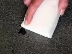 Trittspuren auf Teppichboden entfernen