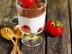 <strong>Erdbeeren</strong> in Creme mit Schokoglasur